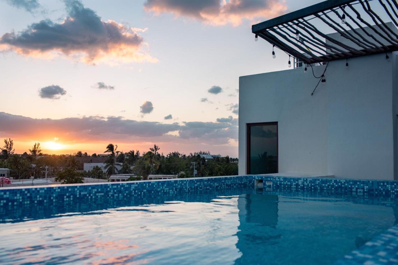 Hotel MAYARI HolBox Exterior foto Rooftop pool at the Hotel Habitas Tulum