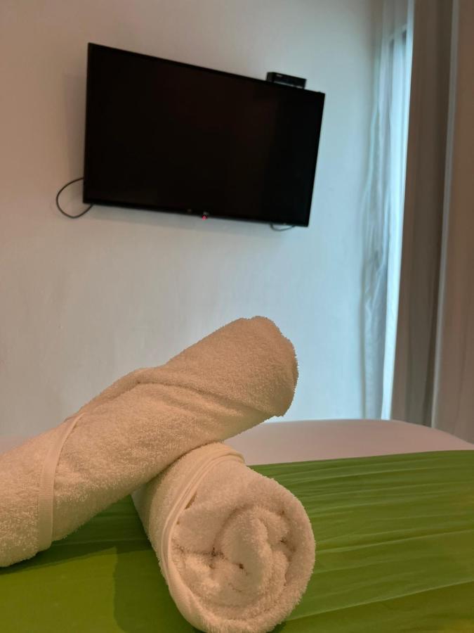 Hotel MAYARI HolBox Exterior foto A towel snake
