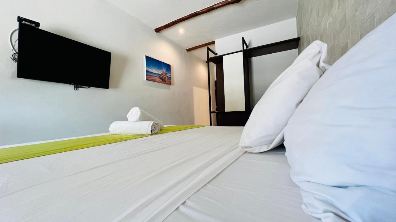 Hotel MAYARI HolBox Exterior foto A room at the hotel